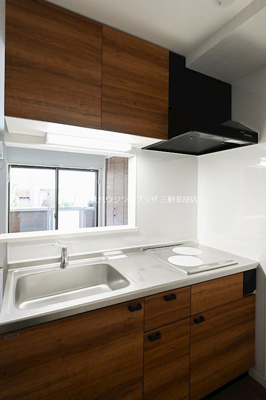 キッチン　※同タイプ別室参考写真