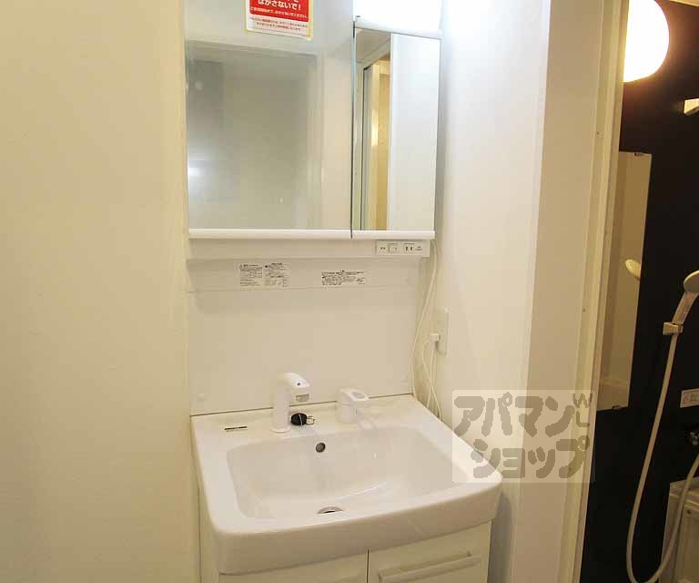 洗面設備　１０３号室の写真です。