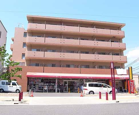 建物外観　ＪＲ木津駅の目の前です。