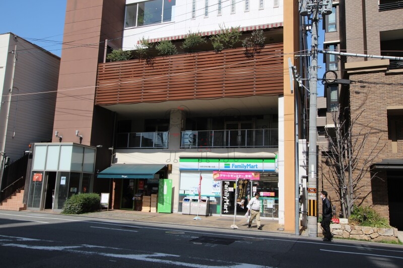 コンビニ　ファミリーマート四天王寺夕陽ヶ丘店（コンビニ）まで666m