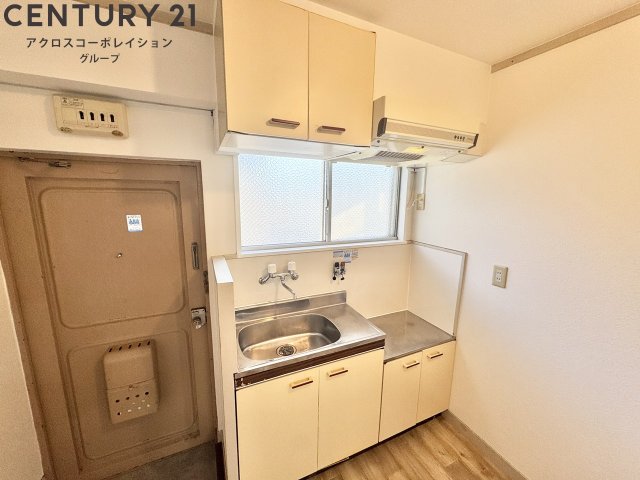 キッチン　キッチンに窓があり換気も楽々♪