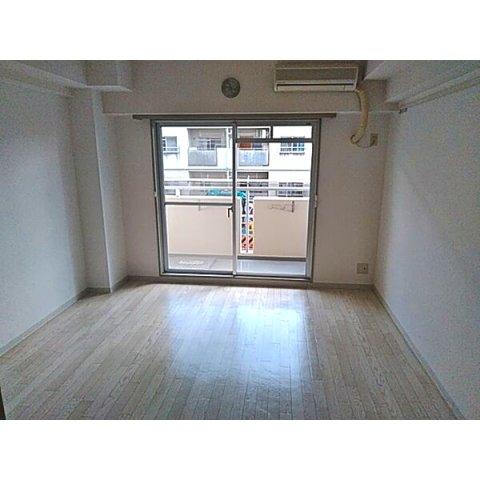 居室・リビング　個人の部屋や寝室として使える洋室です