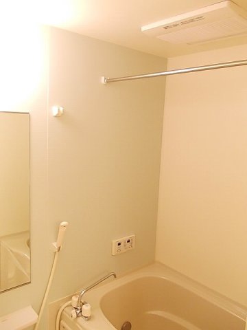 バス・シャワールーム　コンパクトで使いやすいお風呂です