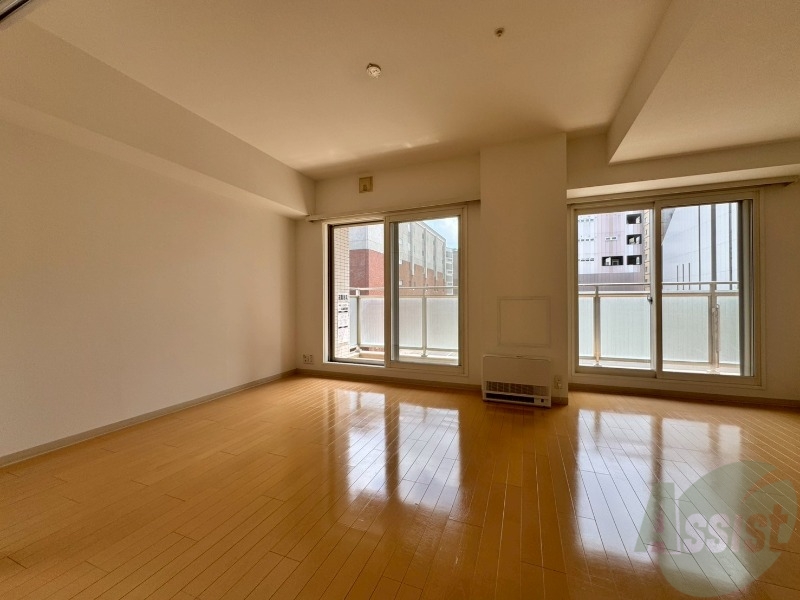 居室・リビング　広くてキレイなお部屋が広がっていて、充実した生活が送れそう。