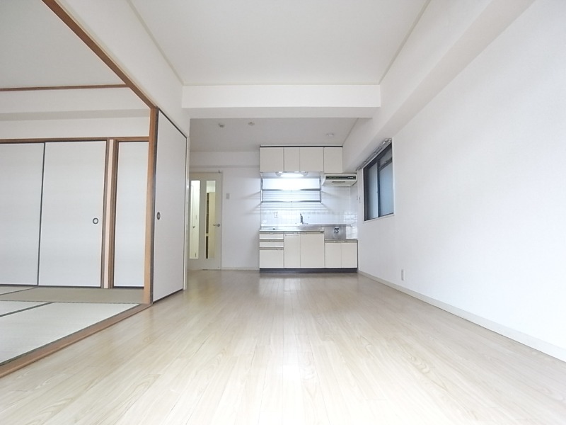 居室・リビング　広々リビングです