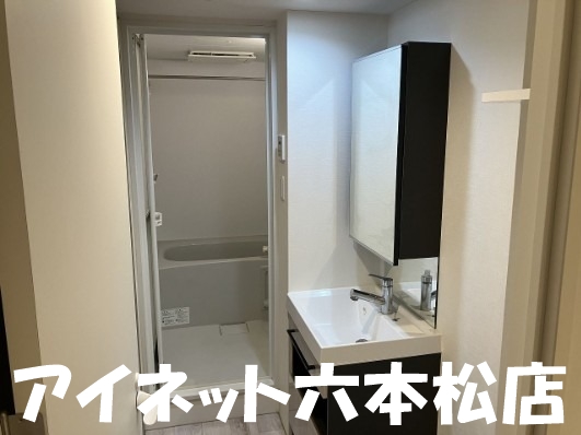 洗面設備　身支度の際はこちらにて