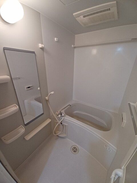 バス・シャワールーム　きれいなお風呂です