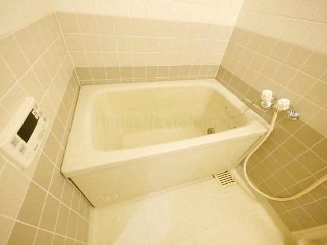 バス・シャワールーム　室内写真は同タイプ別室の写真です。