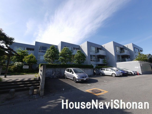 建物外観　室内写真は同タイプ別室の写真です。