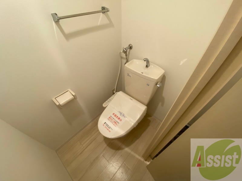 トイレ　こちらはトイレです。清潔感があり、安心して使用できます。