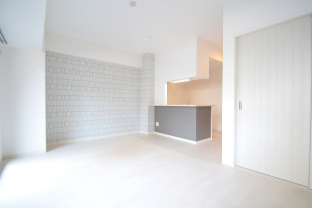 居室・リビング　白くかがやくリビング