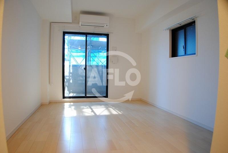 居室・リビング　レジュールアッシュ心斎橋VITA　明るく開放的な室内