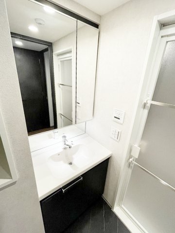 洗面設備　身支度に欠かせない独立洗面台♪