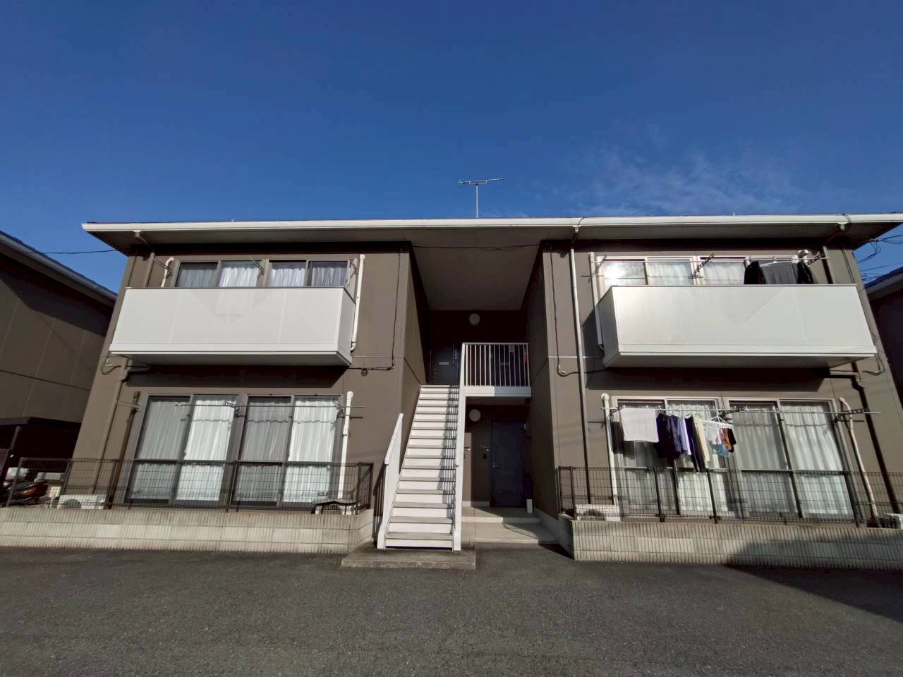 建物外観　※同物件の敷地内別棟