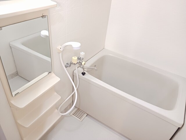 バス・シャワールーム　シャワー