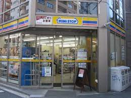 コンビニ　ミニストップ 南青山4丁目店（コンビニ）まで492m