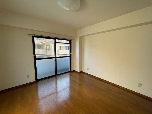 居室・リビング　個人の部屋や寝室として使える洋室です