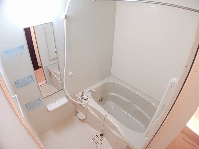 バス・シャワールーム　】追い焚きも付いています。