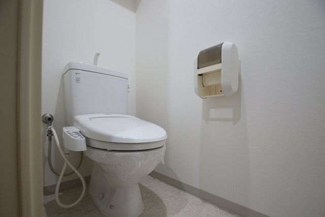 トイレ　別号室の参考写真のため、現状優先です。