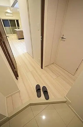 玄関　別部屋の画像を使用しております。