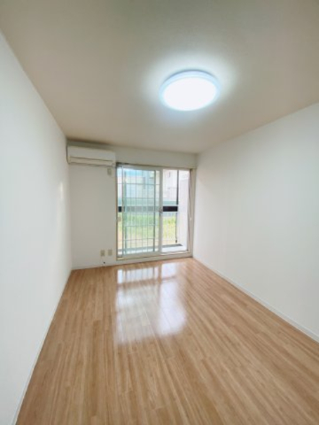 居室・リビング　別部屋の写真になります