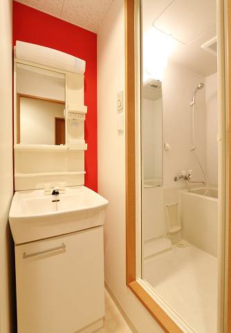 洗面設備　朝の身支度はこちらの洗面台で