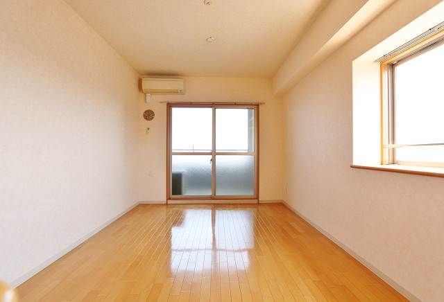 その他部屋・スペース　出窓も有り、日当たりも良好ですね