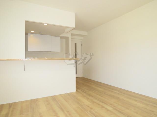 居室・リビング　明るい居間で気持ちまで明るくなりますね！