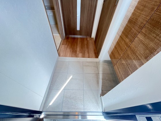 玄関　※別部屋の写真です