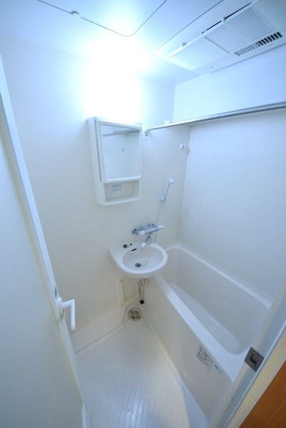 バス・シャワールーム　★ミニ洗面台付き★