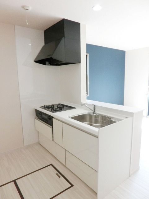 キッチン　3口コンロのシステムキッチン