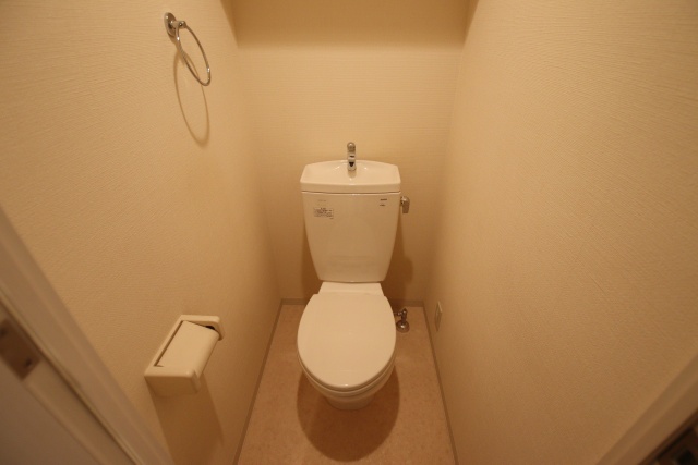 トイレ　※別室の参考写真の為、現況優先です。