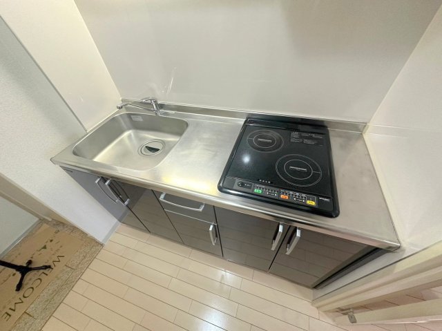 キッチン　お掃除しやすいＩＨクッキングヒーターです。