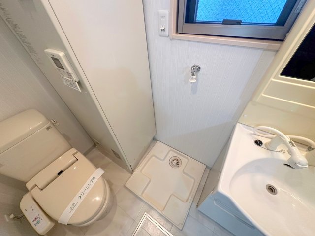 その他設備　嬉しい室内洗濯機置場。これで洗濯機も長持ちしますね。