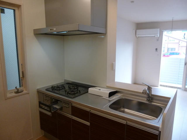 キッチン　３口コンログリル付き。