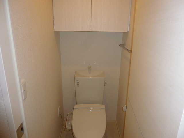 トイレ　シャワートイレ完備。