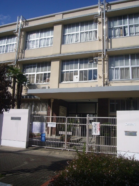 中学校　大阪市立豊崎中学校（中学校）まで784m