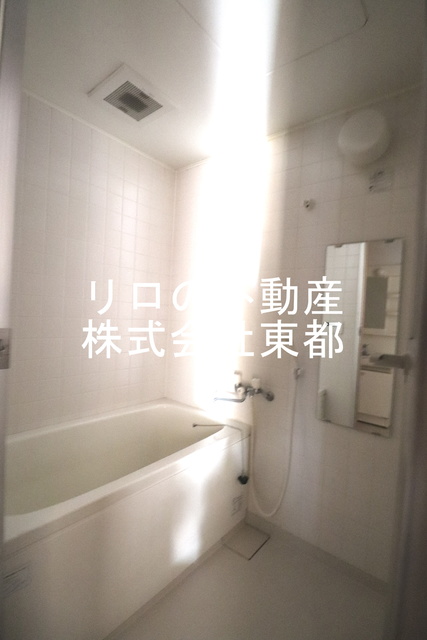 バス・シャワールーム　バスルームは沸かし直せる追焚機能付なので経済的です！