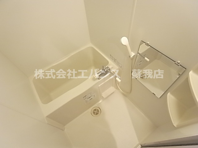 バス・シャワールーム　コンパクトで使いやすいお風呂です