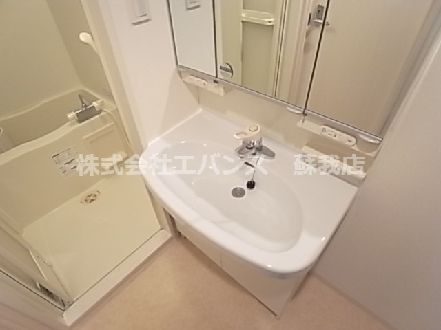 洗面設備　独立洗面台、朝の身支度には欠かせません
