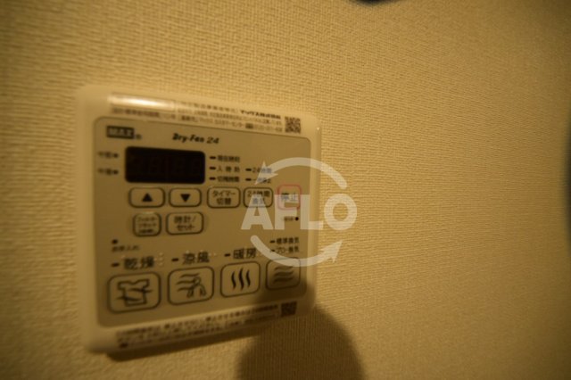 バス・シャワールーム　プレサンス難波フィールド　浴室乾燥機