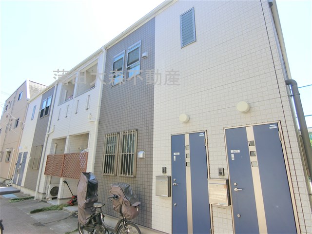 建物外観　2011年10月築　木造地上2階建て総戸数4戸の人気賃貸アパ