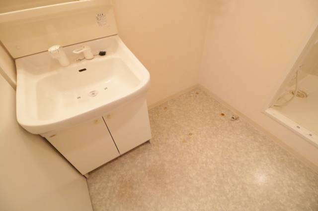 洗面設備　広々脱衣所スペース♪