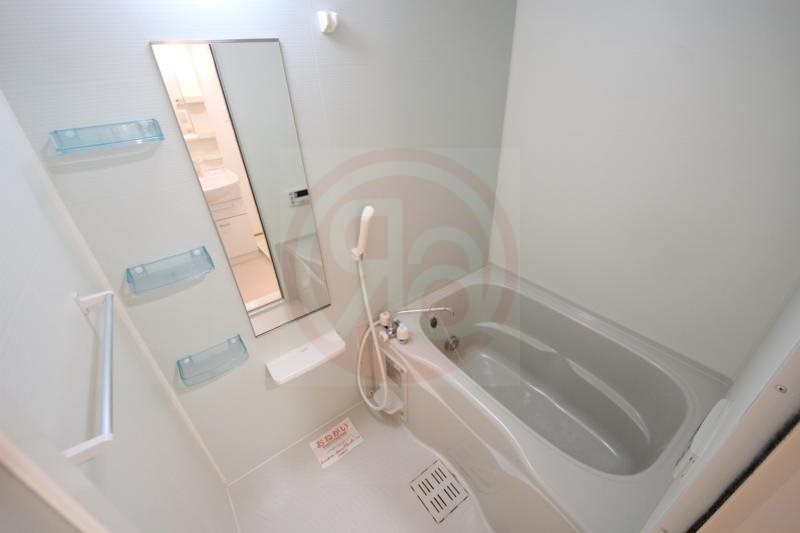 バス・シャワールーム　落ち着いた空間のお風呂です