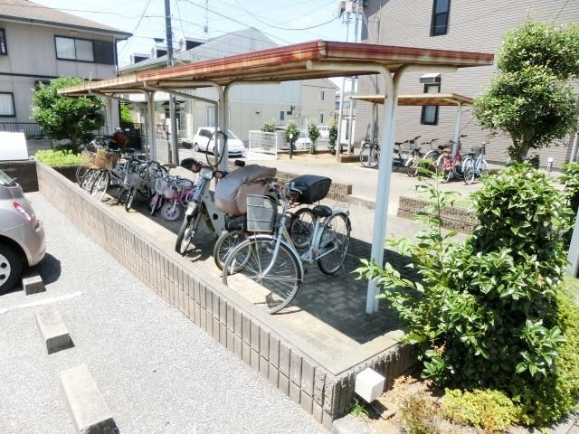 その他共有部分　屋根付の駐輪スペース。