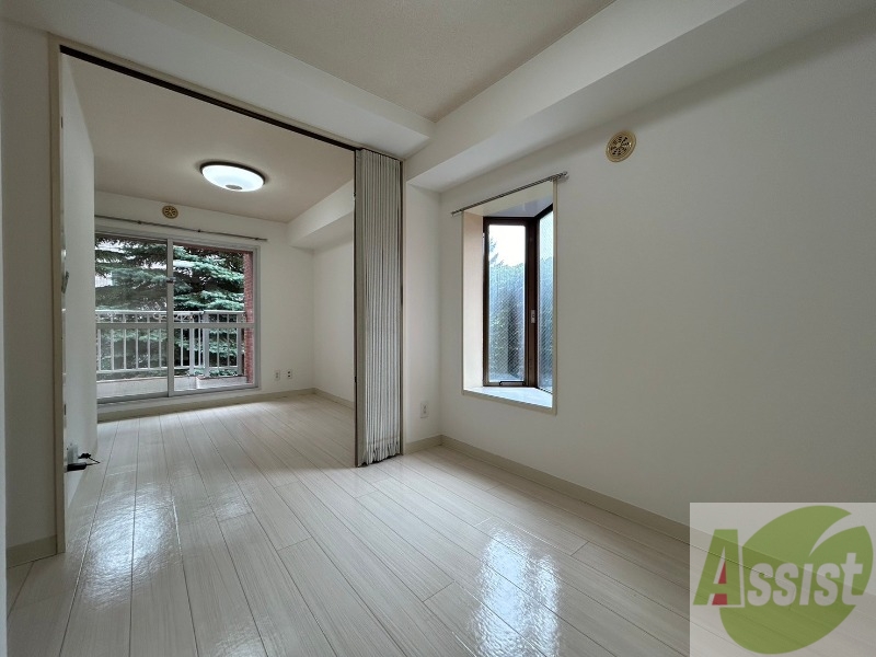 居室・リビング　明るいお部屋は気持ちよく過ごせそうですね。