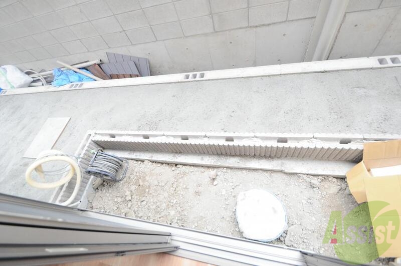 バルコニー　改装中の写真で申し訳ございません。