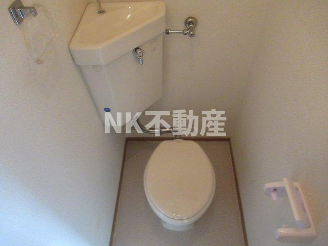 トイレ　落ち着いた色調のトイレです