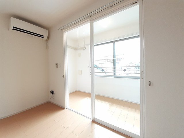その他設備　サンルーム。雨の日や冬でも安心して洗濯物が干せます！