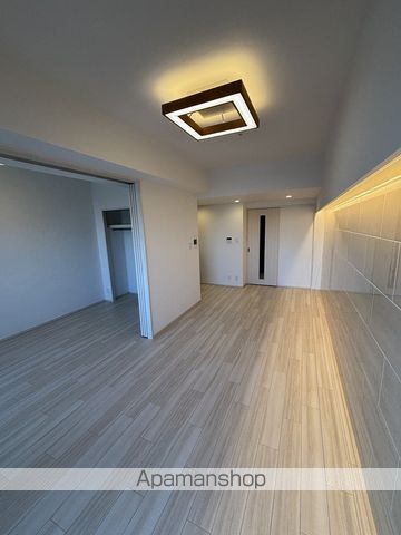 地下鉄長堀鶴見緑地線 今福鶴見駅 徒歩12分 12階建 築1年の居間写真